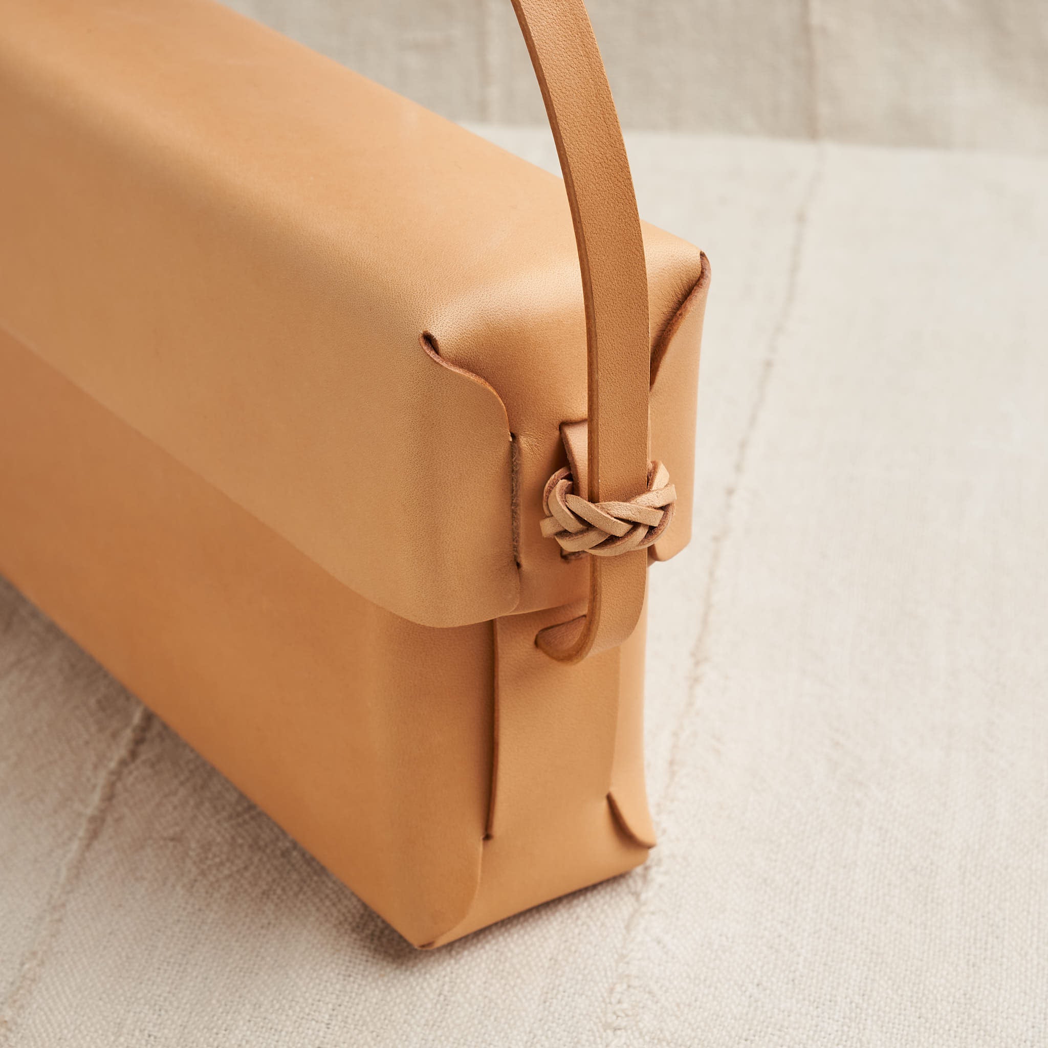 Woven Lid Bag Natural Vegetable Tanned Leather